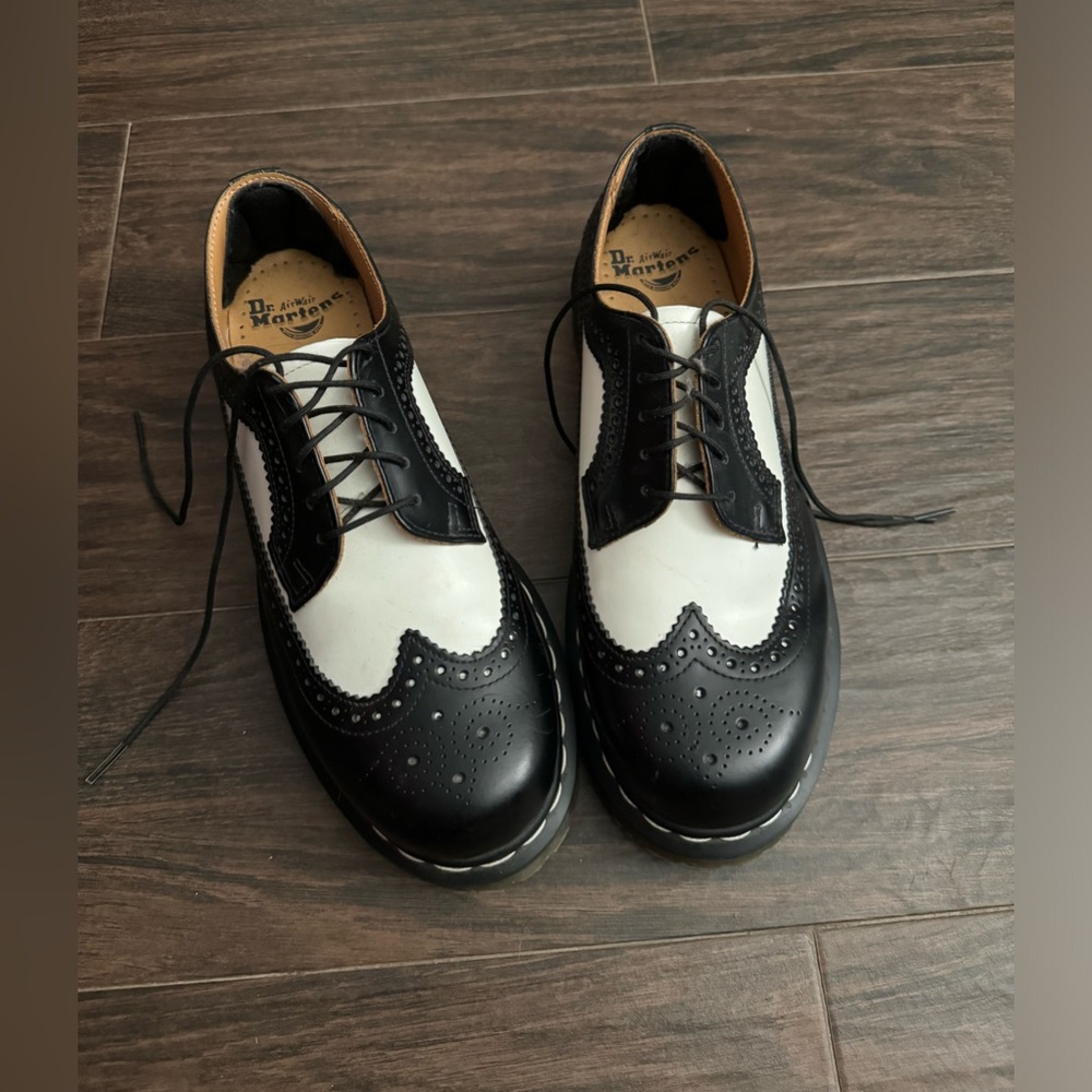 3989 BEX SMOOTH LEATHER BROGUE SHOES. Slighty used. Fit big.